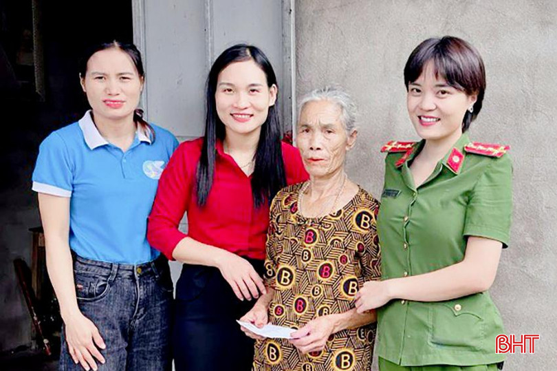 Với vai trò là Phó Chủ tịch Hội Phụ nữ Công an TX Hồng Lĩnh, Kiều Trang tích cực tham gia các hoạt động thiện nguyện. anh a11 copy.jpg