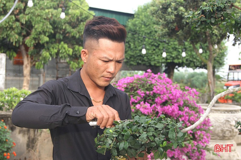 Vượt qua vấp ngã ban đầu, Nguyễn Kim Quang đã xây dựng mô hình kinh doanh và trồng hoa cây cảnh. aehfahwejr1111 copy.jpg