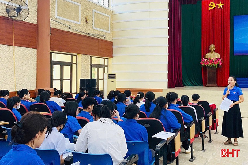 Chương trình giáo dục chính trị đầu năm do Đoàn trường TH, THCS&THPT tổ chức. bqbht_br_m6-copy.jpg