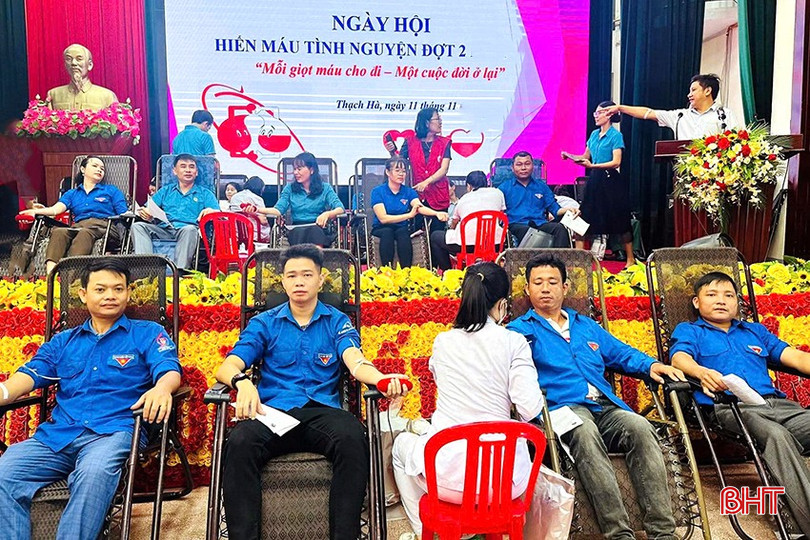 Những thanh niên thôn Thọ (hàng đầu tiên) luôn tích cực tham gia hiến máu tình nguyện. bqbht_br_b4-copy-4752.jpg