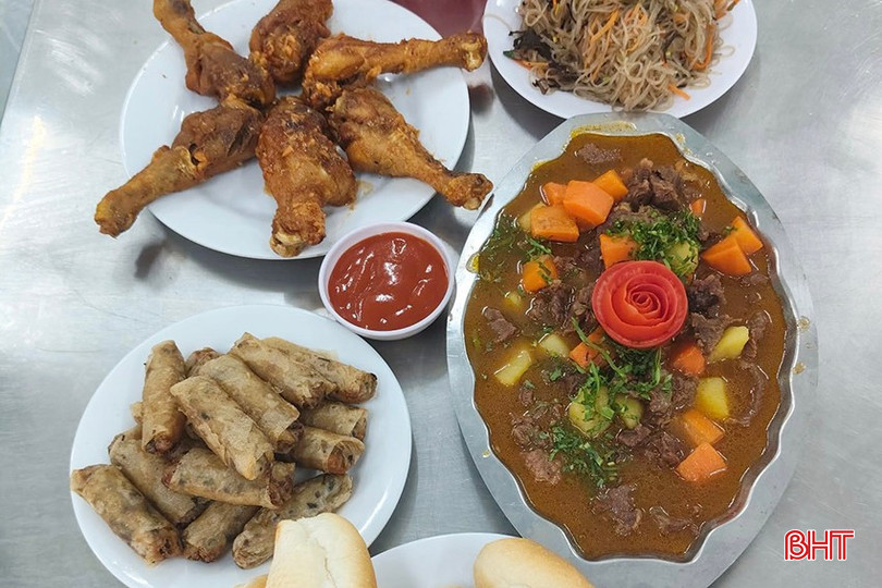 ភោជនីយដ្ឋាន Phuong Cuc បានរៀបចំអាហារបំប៉នដល់កុមារក្នុងភូមិ ដើម្បីអបអរពិធីបុណ្យពាក់កណ្តាលសរទរដូវ។ bqbht_br_sos2.jpg