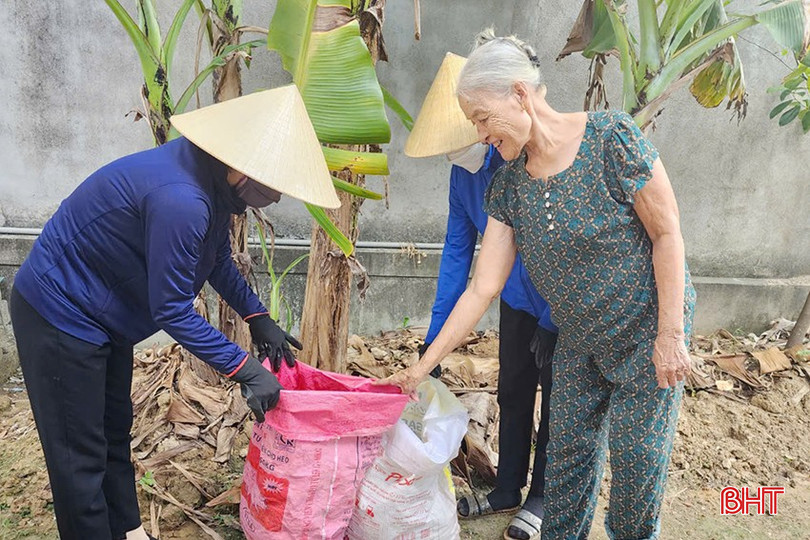 Với sự làm gương và miệt mài tuyên truyền của chị Danh, đến nay, tỷ lệ phân loại rác tại hộ ở thôn Kỳ Sơn đạt hơn 90%. eddue-1352.jpg