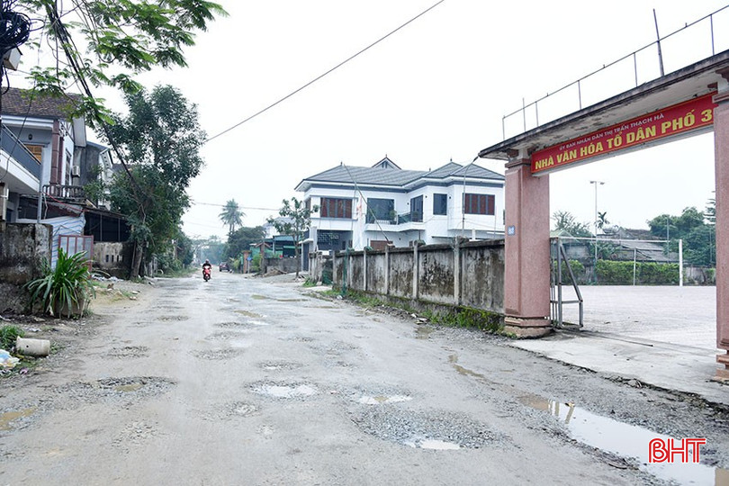 Mỗi lúc mưa xuống, người và phương tiện lưu thông qua đây càng thêm khó khăn. Hình ảnh ghi nhận ngày 24/12/2024. bqbht_br_dsc-9673-copy.jpg