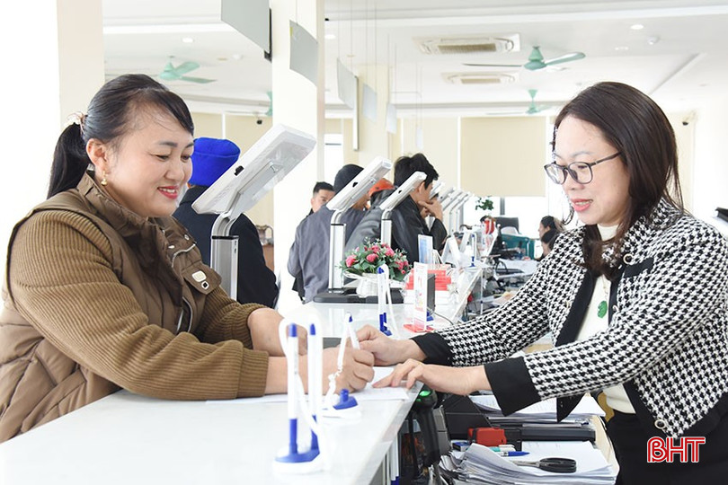 Dẫu chỉ còn ít ngày nữa huyện Lộc Hà sẽ không còn tên gọi trên “bản đồ” hành chính của tỉnh Hà Tĩnh nhưng mỗi CBCCVC Lộc Hà vẫn miệt mài làm việc, không để gián đoạn nhiệm vụ chung. bqbht_br_dsc-9199-copy.jpg