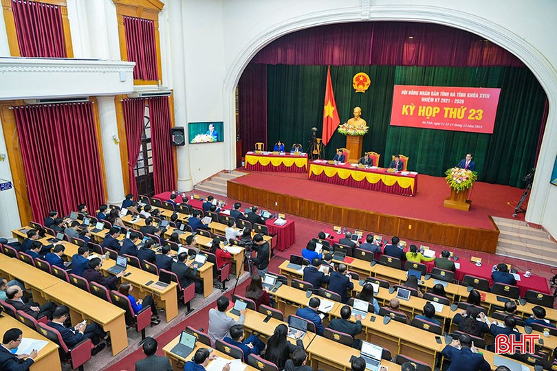 Kỳ họp 23 HĐND tỉnh đầu tháng 12/2024 đã thông qua Nghị quyết chính sách hỗ trợ đối với cán bộ, công chức, viên chức, người lao động, người hoạt động không chuyên trách và các đối tượng khác tinh giản biên chế, dôi dư trong quá trình sắp xếp đơn vị hành chính cấp huyện, cấp xã trên địa bàn tỉnh Hà Tĩnh. bqbht_br_1111-7090.jpg