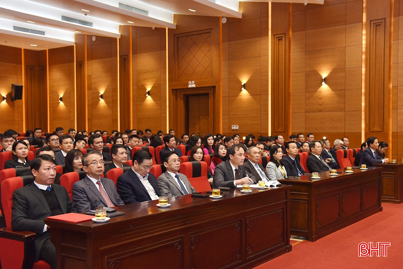 Các đồng chí đại biểu tham dự và quyên góp ủng hộ Tết vì người nghèo. bqbht_br_dsc-0804-copy.jpg