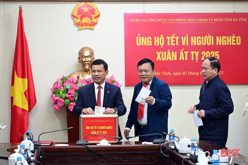 ...cán bộ, công chức Văn phòng HĐND tỉnh tham gia ủng hộ. bqbht_br_3-4.jpg