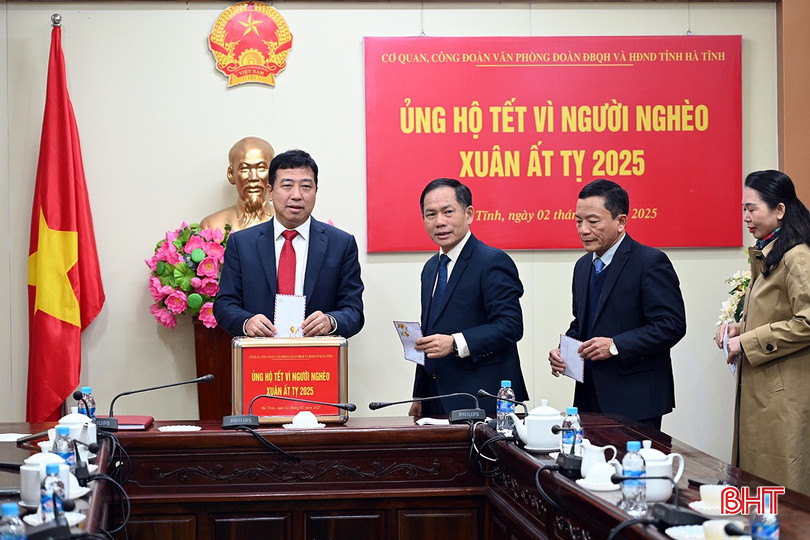 Các đồng chí lãnh đạo Đoàn ĐBQH, HĐND tỉnh... bqbht_br_4-3.jpg