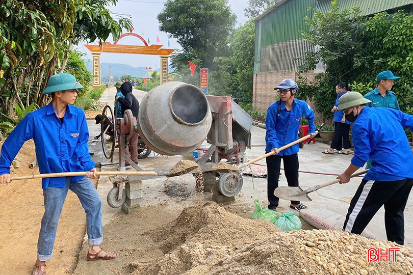 Hội LHTN huyện Hương Sơn ra quân xây dựng nông thôn mới.