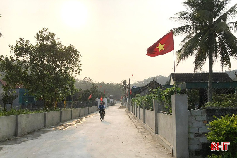 Đến tháng 12/2024, thôn Trường An đã được công nhận đạt chuẩn khu NTM kiểu mẫu, đánh dấu sự nỗ lực chung của người dân và tinh thần tiên phong nói riêng của gia đình ông Lưu. bqbht_br_sssssswqw.jpg