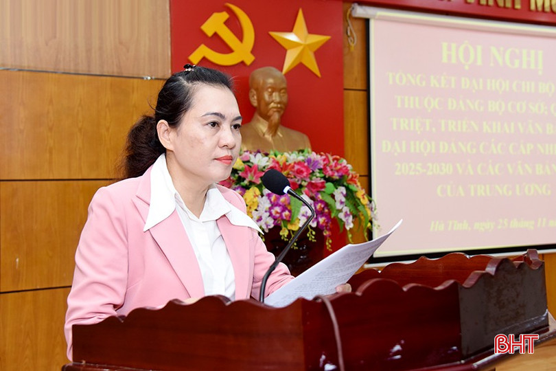 Phó Bí thư Đảng ủy Khối Hà Thị Sâm báo cáo tổng kết đại hội các chi bộ trực thuộc đảng ủy cơ sở nhiệm kỳ 2024-2027. bqbht_br_dsc-7981-copy.jpg