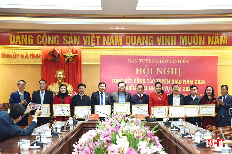 ...các tập thể hoàn thành xuất sắc nhiệm vụ năm 2024. bqbht_br_dsc-9039-copy.jpg