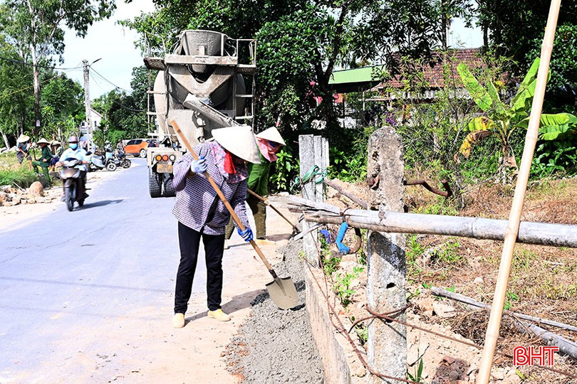 Người dân Hà Tĩnh sôi nổi khí thế thi đua lao động sản xuất. Người dân Hà Tĩnh sôi nổi khí thế thi đua lao động sản xuất.