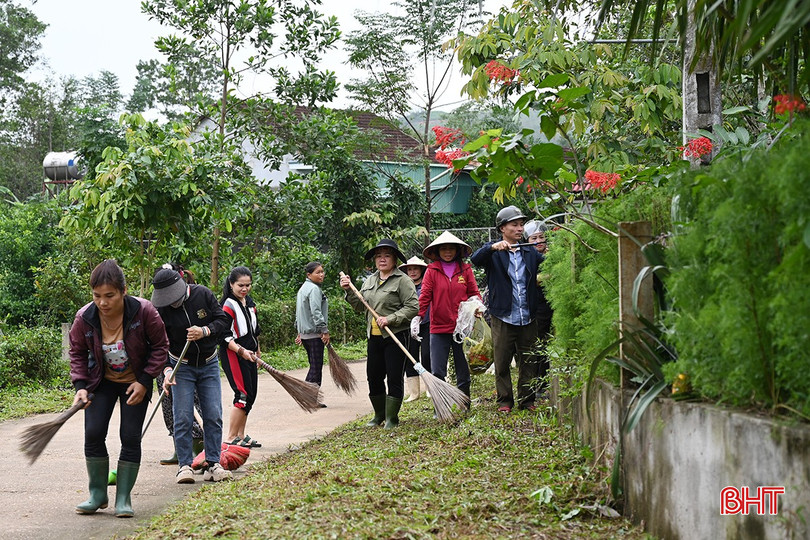 Những mô hình, cách làm sáng tạo của xã Hà Linh đang khơi dậy phong trào thi đua sôi nổi, lan tỏa tinh thần đổi mới, trách nhiệm và tận tâm trong đội ngũ cán bộ, công chức và phát huy vai trò, sức mạnh đoàn kết toàn dân. bqbht_br_dscd-8814.jpg