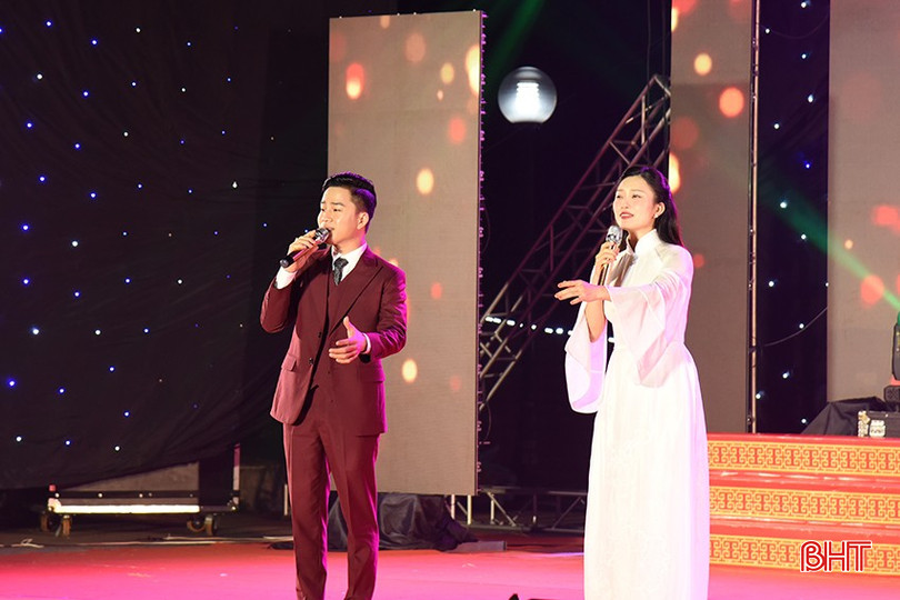 Chương trình có sự tham gia biểu diễn của các ca sỹ Thanh Tài, Thanh Quý…