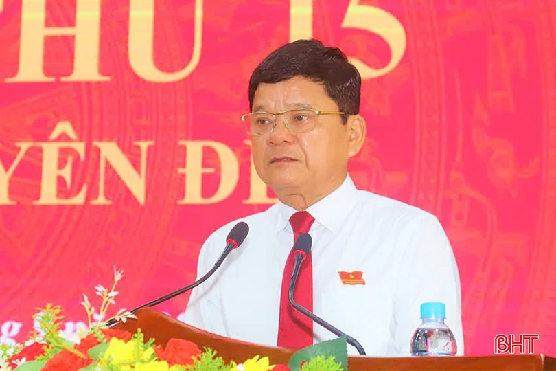 Phó Bí thư Thường trực Huyện ủy - Chủ tịch HĐND huyện Thạch Hà Nguyễn Văn Thắng bế mạc kỳ họp.