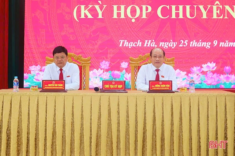 Chủ tọa kỳ họp.