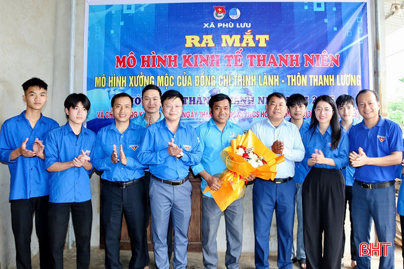Hưởng ứng lễ phát động, trong buổi sáng, Đoàn Thanh niên xã Phù Lưu ra mắt mô hình kinh tế thanh niên tại thôn Thanh Lương, mô hình xưởng mộc của đồng chí Trịnh Lành.