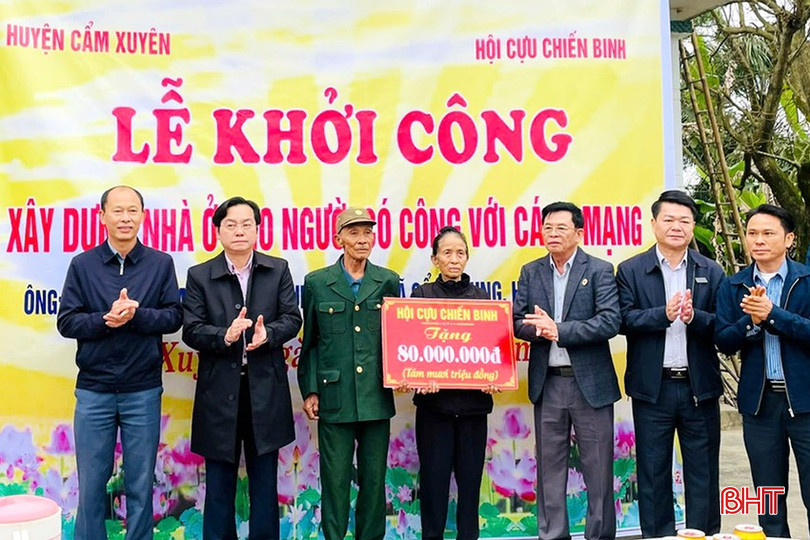 Hội Cựu chiến binh tỉnh và huyện Cẩm Xuyên trao biểu trưng ủng hộ và khởi công xây dựng nhà ở cho ông Trần Xuân Mậu (thôn Trung Thành, xã Cẩm Trung). bqbht_br_anh-15-copy.jpg