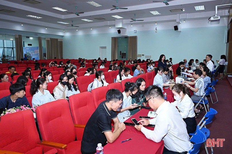 Đợt 1 (từ 6/9 - 15/9), nhà trường đón gần 350 tân sinh viên ở 15 ngành học. ssss.jpg