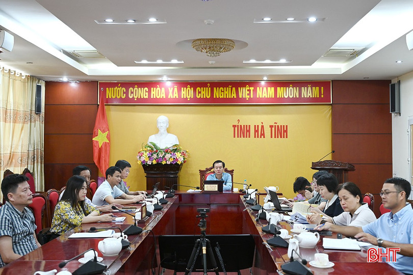 Phó Chủ tịch UBND tỉnh Trần Báu Hà điều hành điểm cầu Hà Tĩnh. bqbht_br_dscd-1270.jpg