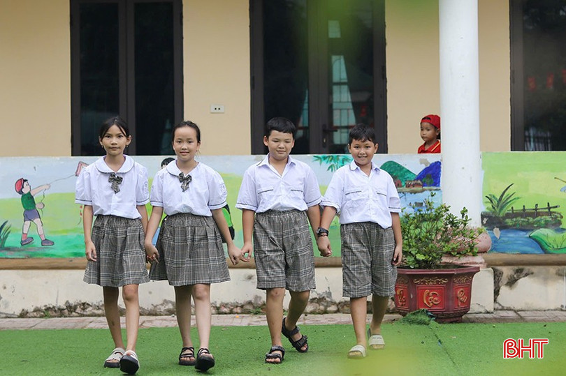 Những món quà thiết thực đã và đang được kết nối là nguồn động viên tinh thần to lớn, tiếp sức cho các em trước thềm năm học mới. bqbht_br_z6957347770005-ed2d097b9cdf07c30fd5a8b19f75b849.jpg