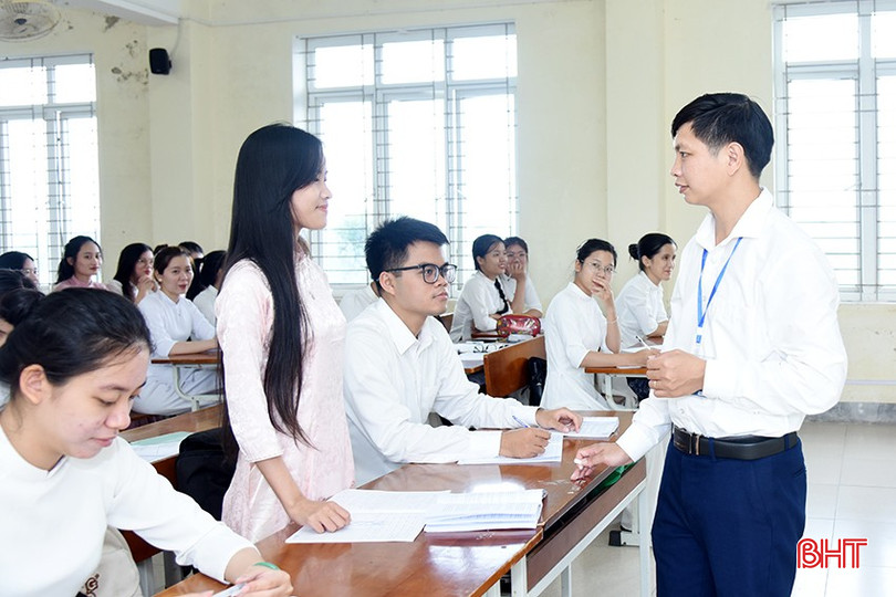 Với sự hướng dẫn của thầy Nam, nhiều sinh viên đã đạt giải nhì, ba cuộc thi Olympic Toán học sinh viên toàn quốc. bqbht_br_dsc-7739-copy.jpg