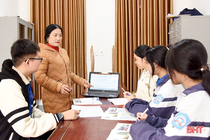 Hoàng Quân cùng các bạn tiếp thu kiến thức từ bài giảng của cô giáo. bqbht_br_dsc-9296-copy.jpg