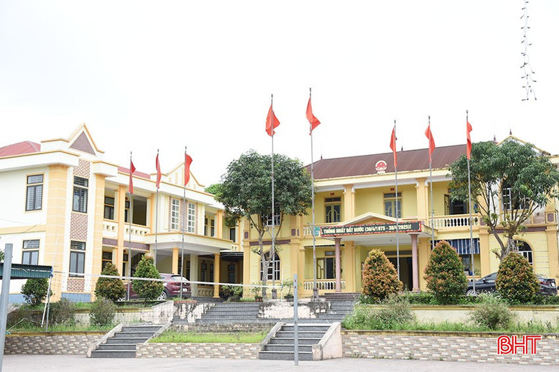 Xã Đồng Lộc mới được thành lập trên cơ sở nhập thị trấn Đồng Lộc và 2 xã Thượng Lộc, Mỹ Lộc. Trụ sở đơn vị hành chính mới đặt tại UBND thị trấn Đồng Lộc hiện nay. bqbht_br_dsc-7160-copy.jpg