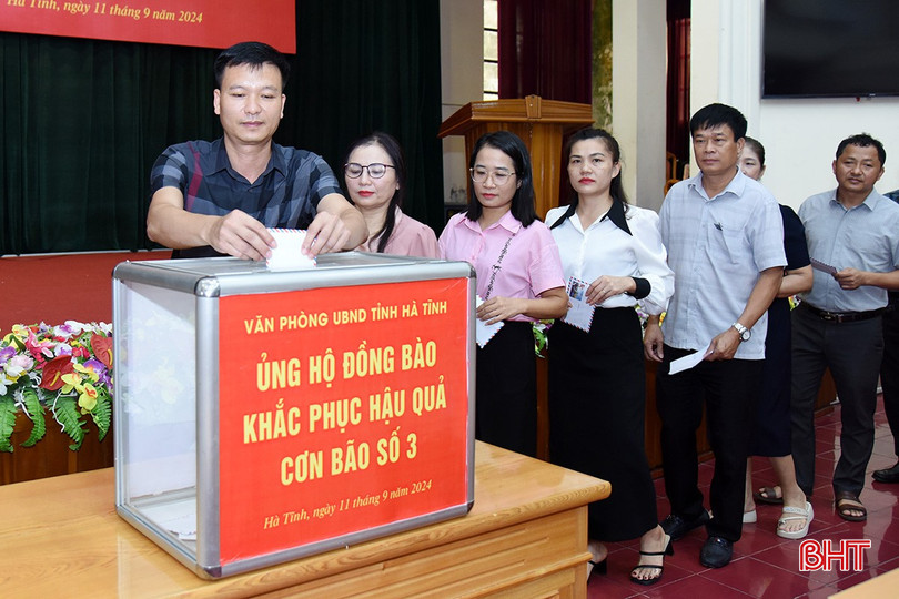 ...và cán bộ, công chức Văn phòng UBND tỉnh quyên góp, ủng hộ. DSC_2000 copy.jpg