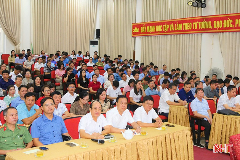 Đại biểu dự hội nghị.