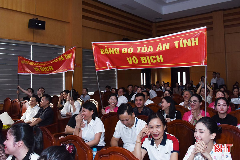Đông đảo khán giả theo dõi, cổ vũ hội thi. DSC_8363 copy.jpg