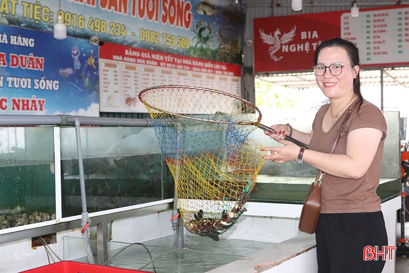 Nhà hàng Hòa Duân nâng cấp hệ thống bể cá, mực… và liên hệ các thương lái, đặt cọc tiền để giữ hàng hải sản tươi ngon, chất lượng nhất. bqbht_br_9a9a932d-eadb-45fe-8e4b-e6bdef3b7299.jpg