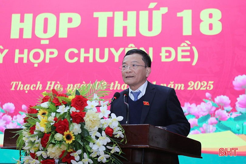 Phó Chủ tịch HĐND tỉnh Trần Văn Kỳ trình bày Nghị quyết số 73-NQTTHĐND18 của Thường trực HĐND tỉnh bqbht_br_b7946684b9d805865cc9.jpg