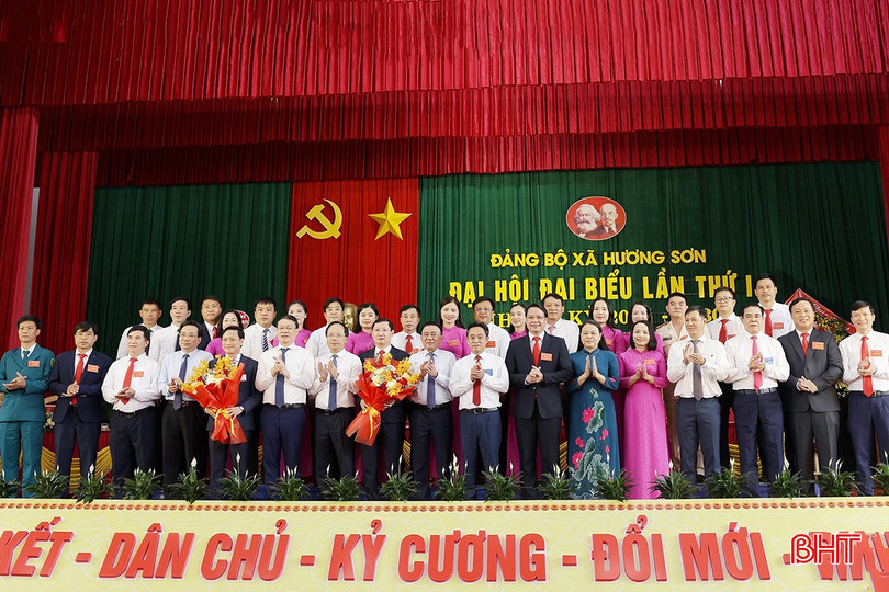 Đại hội xã Hương Sơn vinh dự được đón lãnh đạo Trung ương, lãnh đạo tỉnh dự. bqbht_br_1w.jpg