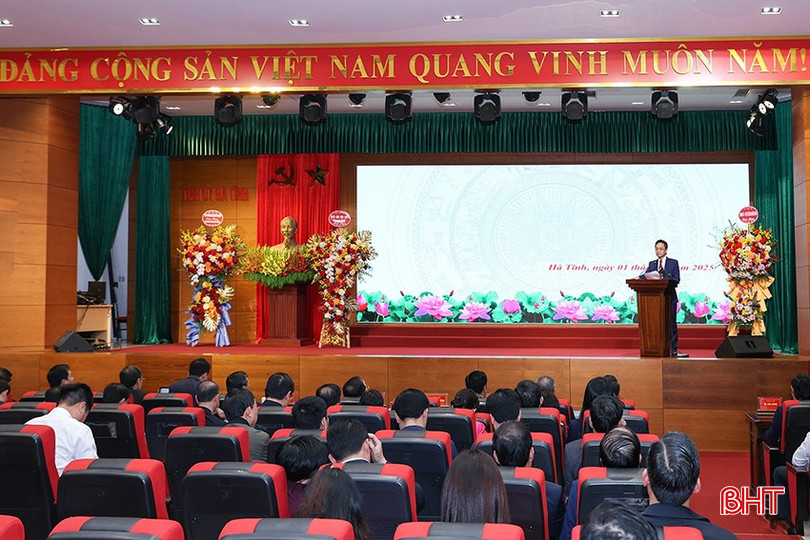 Phó Bí thư Thường trực Tỉnh ủy quán triệt Kết luận của Bộ Chính trị, Ban Bí thư về triển khai nghiên cứu, đề xuất tiếp tục sắp xếp tổ chức bộ máy của hệ thống chính trị. bqbht_br_aimg-4346.jpg
