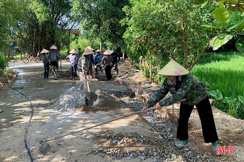 Khắp 8/8 thôn ở Thạch Sơn đều ra quân xây dựng NTM. 454788149_423851754013313_2840041366030136790_n.jpg
