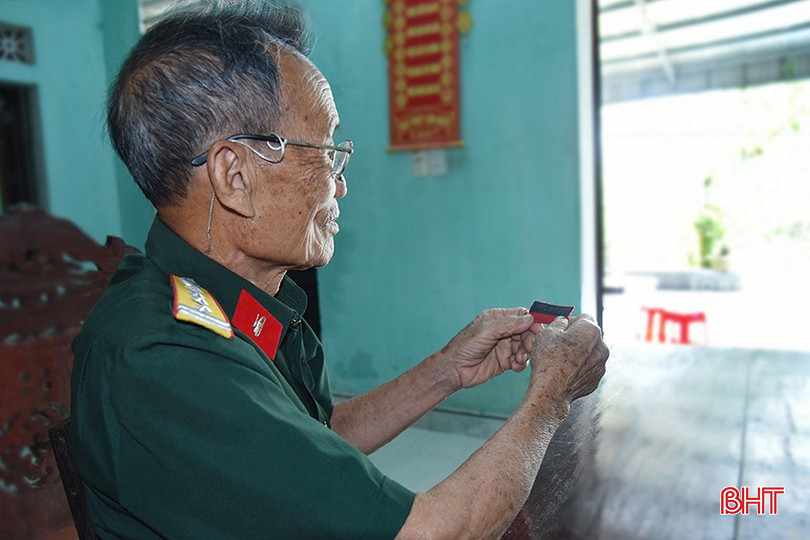 Đã 55 năm trôi qua, nhưng ký ức về lần tham gia phục vụ đám tang Bác Hồ vẫn không bao giờ phai mờ trong ông Kiểu. Tấm băng tang lần phục vụ đặc biệt đó vẫn luôn được ông lưu giữ. ANh z1 copy.jpg