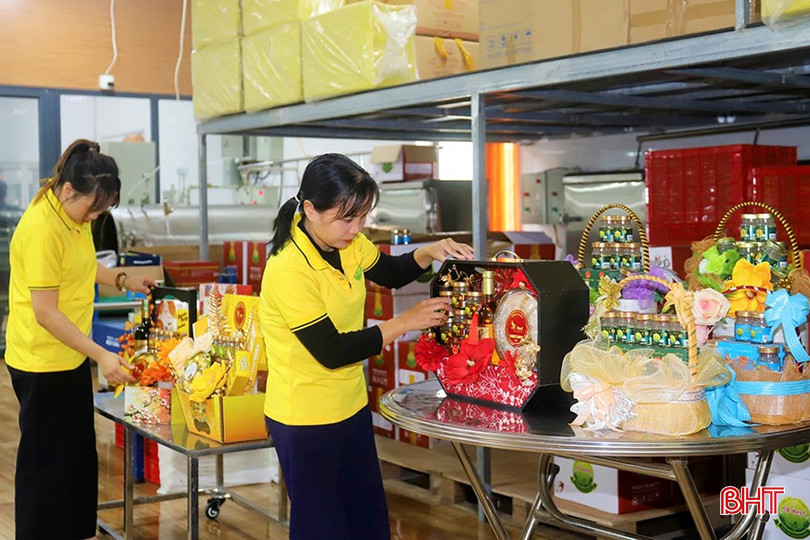 Dịp Tết, mặt hàng yến được tiêu thụ nhiều nhất, tăng 30-40% sản lượng so với ngày thường. bqbht_br_anh4.jpg