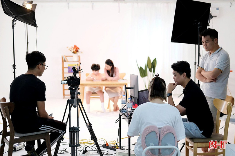 Trường hiện là đạo diễn kiêm giám đốc điều hành của Công ty TR PRODUCTIONS. bqbht_br_due1.jpg