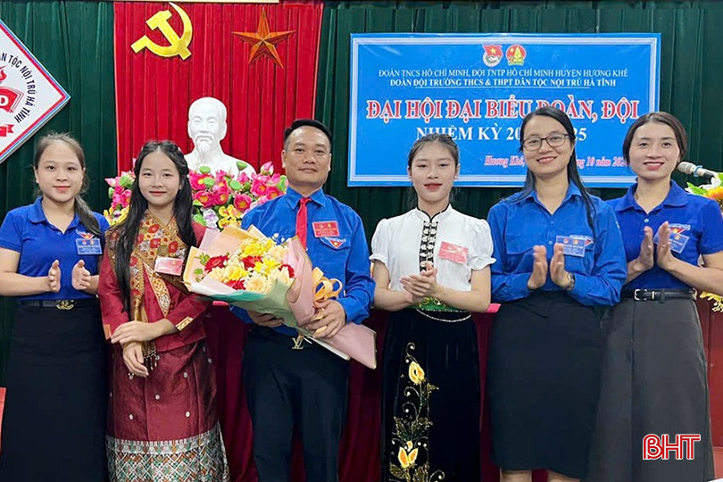 Năm học lớp 12, Hà được bầu là Phó Bí thư Đoàn trường. bqbht_br_12.jpg