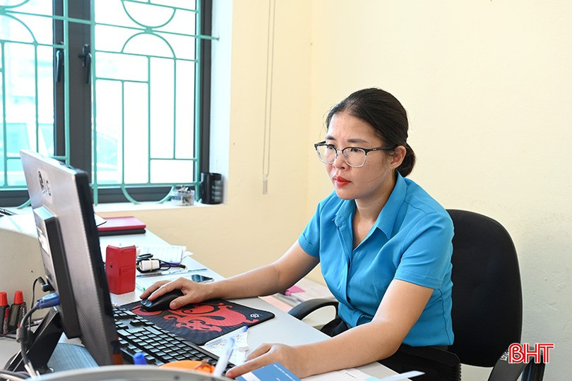 Lãnh đạo, cán bộ, công chức Đảng ủy xã tích cực ứng dụng, tác nghiệp trên hệ thống Điều hành tác nghiệp các cơ quan Đảng. bqbht_br_dsc-d7973.jpg