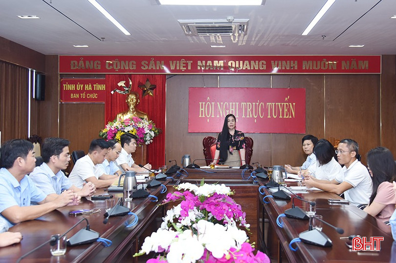 Phó Trưởng ban Tổ chức Tỉnh ủy Nguyễn Thị Thanh Hồng chủ trì buổi gặp mặt. sDSC_0820 copy.jpg