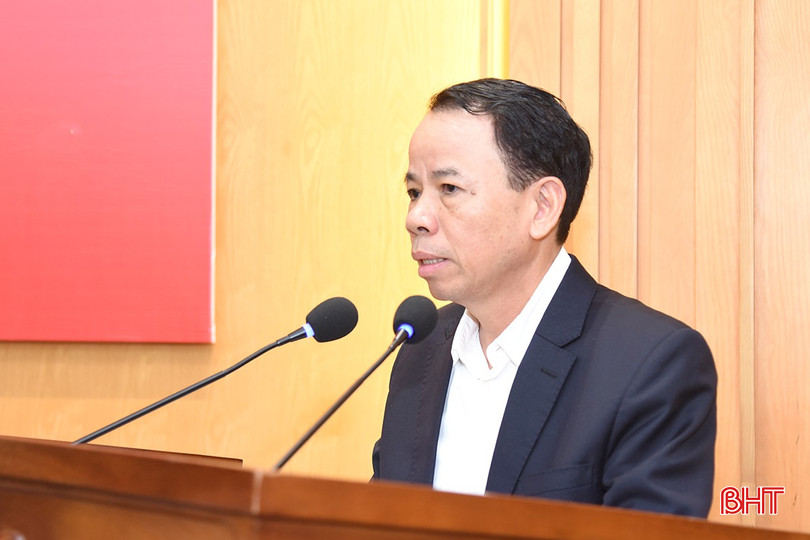 Giám đốc Sở Nội vụ Lê Minh Đạo báo cáo tình hình sắp xếp các ĐVHC cấp huyện, cấp xã giai đoạn 2023 - 2025. bqbht_br_dsc-8100-copy.jpg