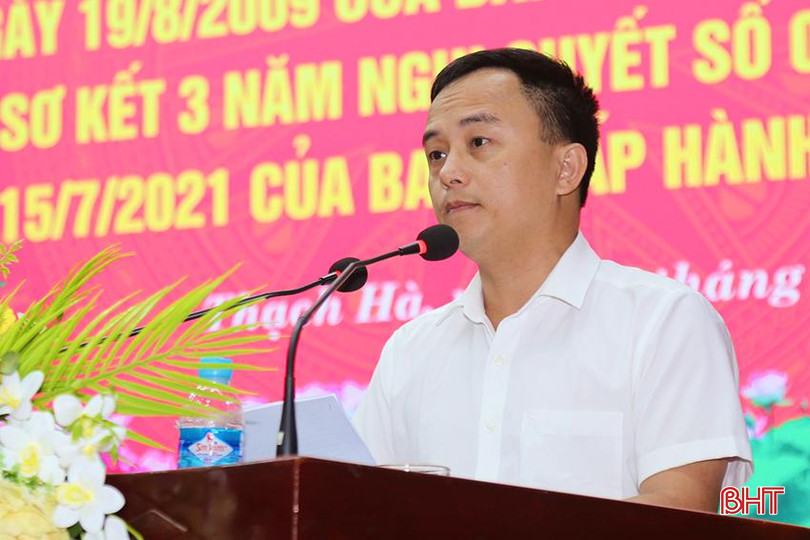 Phó trưởng Ban Tuyên giáo Huyện ủy Từ Bá Thảo chia sẻ giải pháp nâng cao chất lượng, hiệu quả công tác giáo dục chính trị tư tưởng, đạo đức cách mạng và trách nhiệm nêu gương của cán bộ diện Ban Thường vụ Tỉnh ủy quản lý và người đứng đầu các cơ quan, đơn vị. aaaa copy.jpg