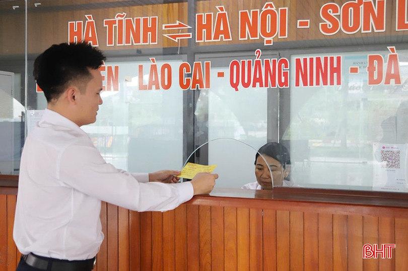 Hành khách nên đặt vé xe sớm qua các kênh chính thức của nhà xe hoặc tại Bến xe khách Hà Tĩnh. bqbht_br_z6920440566188-3adadcda1aebb60c603759872206a433.jpg