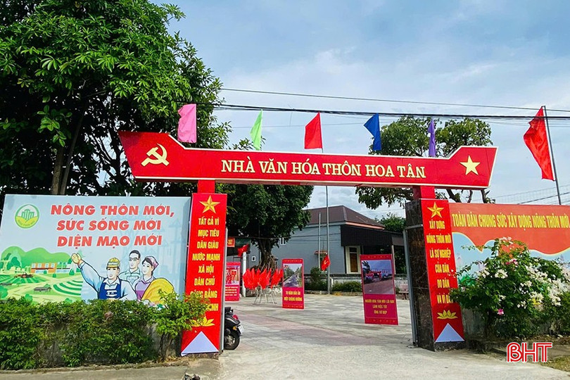 Công tác tuyên truyền trực quan chào mừng các đại hội chi bộ được triển khai sôi nổi. z5861751391921_a41ee9395f5aada75048019ba965bc53.jpg