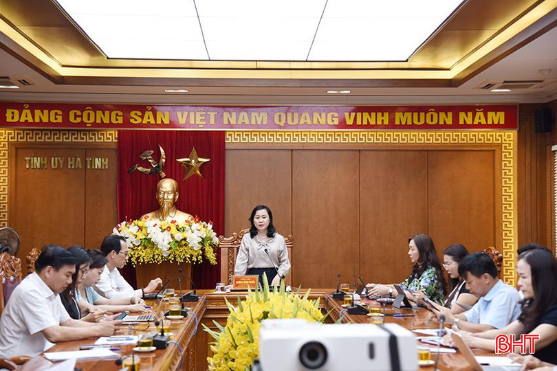 Đồng chí Trương Thanh Huyền - Trưởng ban Dân vận Tỉnh ủy, Trưởng ban Tổ chức hội thi "Dân vận khéo" chủ trì cuộc họp. DSC_7372 copy.jpg