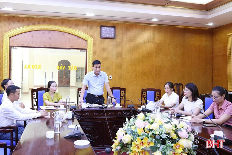 Các nhóm được phân công công việc chuẩn bị vận hành thử nghiệm xã Can Lộc mới hội ý triển khai nhiệm vụ. bqbht_br_adfar.jpg
