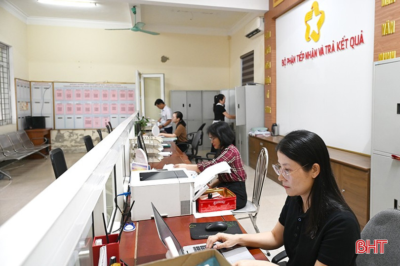 Các nhóm đang khẩn trương chuẩn bị nội dung tài liệu, các phần việc được giao để đưa phường Trần Phú mới đi vào vận hành thử nghiệm vào sáng 20/6. bqbht_br_df.jpg